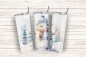 Preview: Set von drei Thermobechern mit winterlichem Schneemann-Design und schneebedeckten Bäumen auf Holzuntergrund.